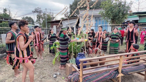 Sa tềp ram mhŭ nùs nhơm sơrmah sơrmài mờ nac bơh cau M’nông dê