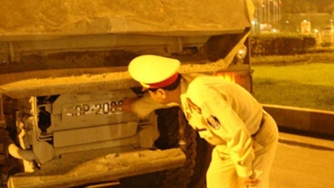 PỬA TẦƯ XE MẺN TÔM PÙNG DÀ BIỂN SỐ XE TỌ NĂM MẺN PHẠT