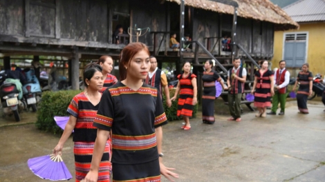 Xối xeăng Têa dêi mơngế Pa Cô