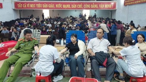 Păr ang tơdrong ‘lơ̆ng plang song pham tơgŭm lơ̆m năr têt tơ̆ Đắk Lắk