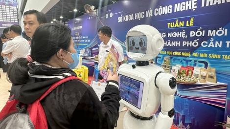 យកចំណេះដឹងឌីជីថុលធ្វើជាផែនគ្រឹះ បង្កើតភាពទម្លុះក្នុងការអភិវឌ្ឍសម្រាប់ក្រុងកឹងធើ។