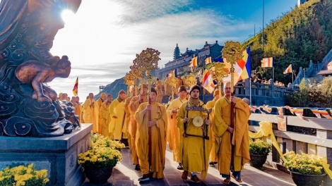 HỘI XUÂN BÚNG SLUNG FANSIPAN NÈN CHIÊNG NẨY MÌ MÒN LĂNG ĐÂY?