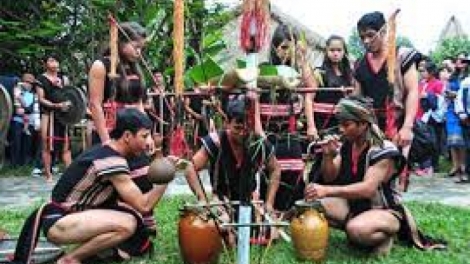 Mơ̆ng kiơ̆ Đảng pơjing 