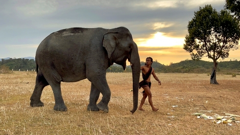 Rnê nău tâm rŏng (Ca ngợi tình yêu đôi lứa)