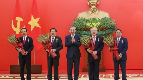 ពត៌មាន​ម៉ោង១៥