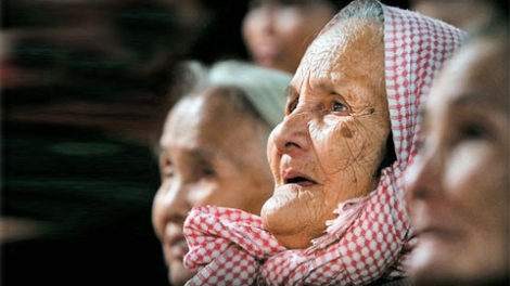 TẤM ÁO CHIẾN SĨ MẸ VÁ NĂM XƯA