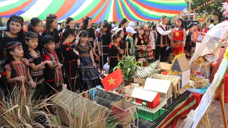 PA CHOOM ZƯ PA DƯR VĂN HOÁ TY AHAY TƠỢ ĐỢ G’LUH LÊY BHRỢ COH TRƯỜNG HỌC