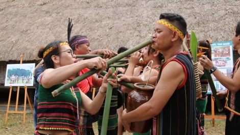 Ur sai ndrô ranh (Tình vợ chồng già)