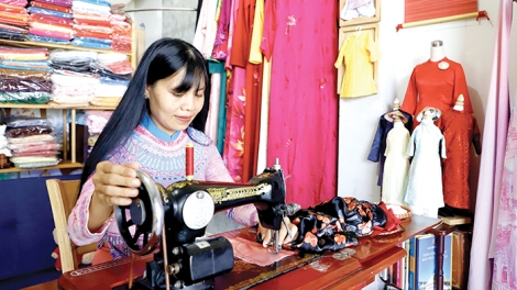 ជំនួយកម្លាំងដល់បងប្អូននារីផ្ដើមអាជីព។