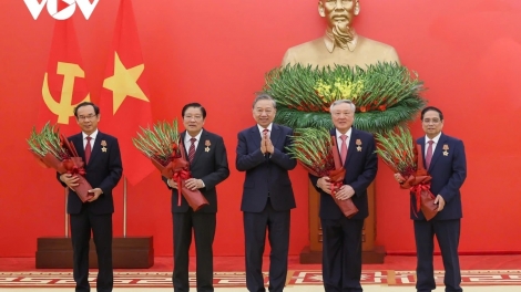 TỔNG BÍ THƯ CHER HUÂN CHƯƠNG QUÂN CÔNG LÂNG HUY HIỆU ĐẢNG CHER APÊÊ ĐỒNG CHÍ BH’CỘ XOỌC ĐÂU LÂNG  LALĂM AHAY