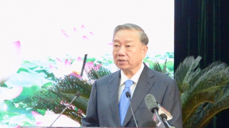 Khua git gai Ping gah dêh čar ơi Tô Lâm mă bruă hăng Sang hră pơtô boh thâo măi mok ling tơhan  