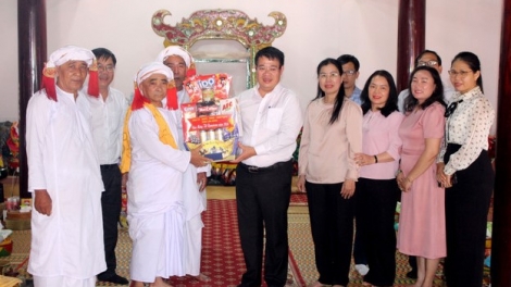 LƯM, HƠNH DEH TẾT RAMƯWAN ĐHANUÔR CHĂM C’MOO 2026