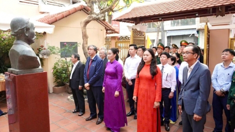 BH'CỘ THÀNH PHỐ ĐÀ NẴNG BẮT HƯƠNG HAY 100 C’MOO T’NGAY BIL ÂNG MANUYH CHĂP HƠNH K’TIẾC K’RUUNG PHAN CHÂU TRINH