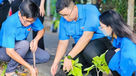 URANG PAN AKAOK DAM DARA ABIH DREI KA BRUK NGAK