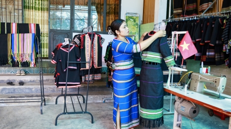  Phung mniê Jeh Triêng krơ̆ng kơ bruă pơ̆k mñam