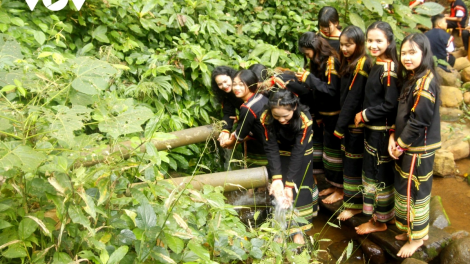 AYAT DAMNEIY TAPEN IA PAMBUAK HAONG URANG JAYAK YAM TABIAK MENG AKAYAT DI URANG RANDAIY