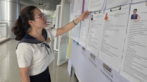 Leo thùng phiếu tât nsưng nŭih săm ji gay ân geh săch nŭih kan