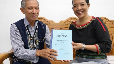 Wa Dà Cắt Tư n’hanh njrăr trong mât rbăy nău ueh êng Bunong.