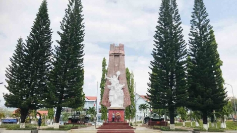 Chờ hờp pha lin Đăk Tô