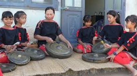 Klei mđĭ ai (Lời khích lệ)