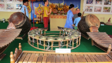 ភ្លេងពិណពាទ្យជាសម្បត្តិដ៏មានតម្លៃរបស់បងប្អូនខ្មែរ។