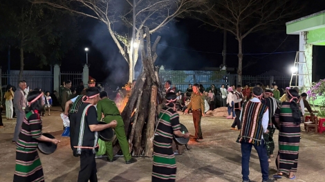 Tơdra chĭng chêng M’nông re ang tơring sơlam