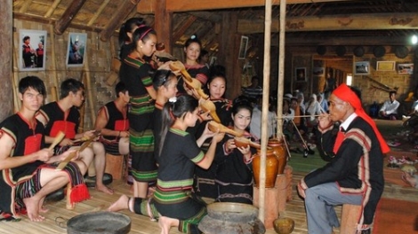 Klei mđĭ ai (Lời khích lệ)