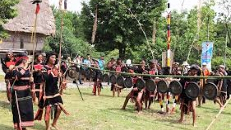 Rơngôt amĭ ba ama ƀă