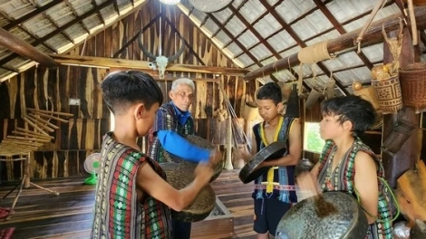 Bơto bơtê cau lòt lơh broă ngài