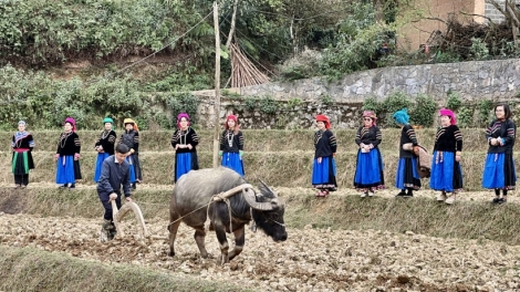 LẸ “PẶT OONG” – MÒN ĐÂY PJÒI CÚA PỈ NOỌNG CẦN PU PÉO