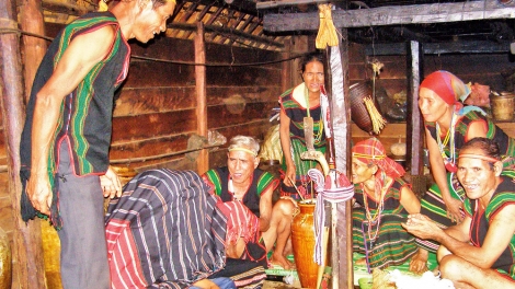 Ur sai ndrô ranh (Tình vợ chồng già)