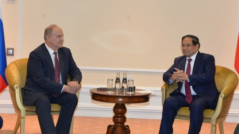 Khua Knŭk kna Phạm Minh Chính drông khua gĭt gai Đảng cộng sản Rusia Ziuganov 