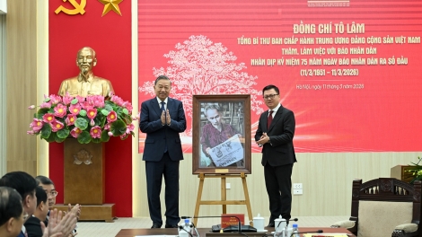 Khua gĭt gai Đảng: Ti anôk mâo mnuih ƀuôn sang tinăn mâo Hră klei mrâo nhân dân  