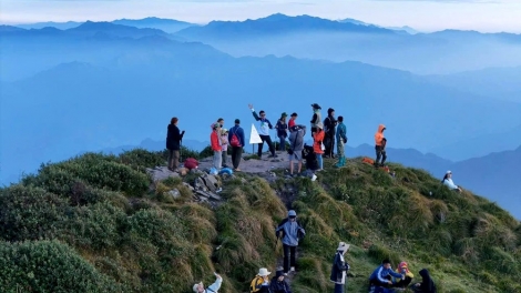 PIN KHỬN CHÓN PHJA LÙNG CÚNG DÚ LÀO CAI