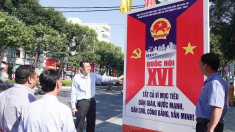 ជនរួមជាតិខ្មែរខេត្ត វិញឡុង ឆ្ពោះទៅកាន់ថ្ងៃបុណ្យរបស់ប្រទេសជាតិ