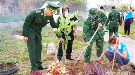 BỘ ĐỘI PIÊN PHÒNG PANG HƯA PỈ NOỌNG DÚ PIÊN CHÁI HẾT KIN