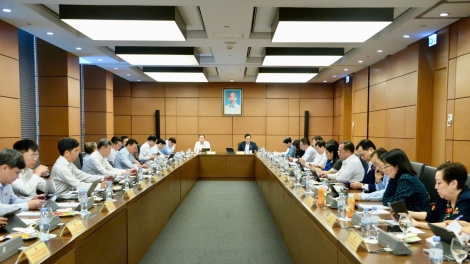 Quốc hội cribơyai tam gơl Adat dong kờl adat boh lam