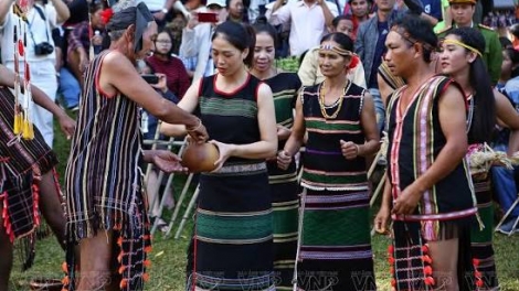 Ur sai ndrô ranh (Tình vợ chồng già)