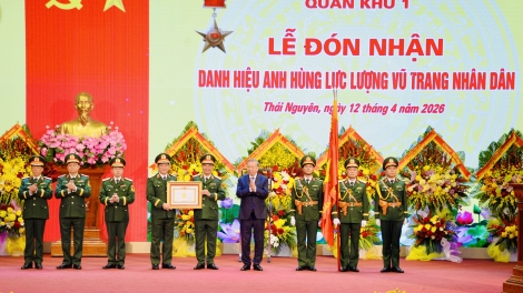 Khua git gai Ping gah, Khua mir sir ơi Tô Lâm jao miđai Ling tơhan sông kơtang brơi Quân khu 1