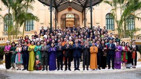 ពត៌មាន ម៉ោង​ ៦