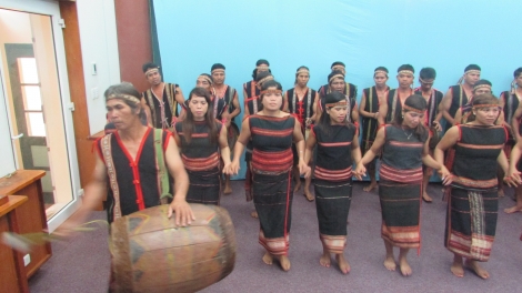 Tơlơi adôh Jarai đưm