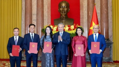 Khua git gai Ping gah, Khua mir sir ơi Tô Lâm brơi Hră pơsit ruah 5 čô Khua anih jưh pơ ala dêh čar Việt Nam ƀơi čar rơngiao