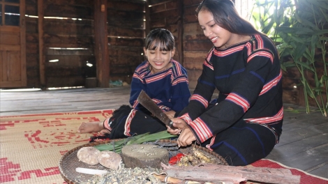 Tanh bĕ ayong dăm jŭ