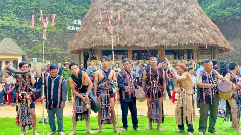 BHIỆC BHAN LỌONG C’MOO ÂNG ĐHANUÔR CƠ TU CHR’VAL CA NOONG K’TIẾC HÙNG SƠN