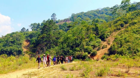 Tết Bunpimay tơdjêp tơrŭm nhŏng o tíu tơkăng kong Việt  - Lếo