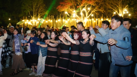 Mang Deang tơ‘mot tơmối troh roh pơtê leh 30/4