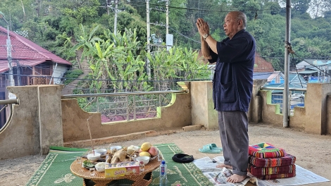 Ngon tô thứ 7 mự 25.4.2026 – Tiện tô cắp lung Tong Vằn Hịa, côn thảu ké dú bản Mong, phương Chiêng Cời, tỉnh Sờn Là ma tang chằm chứ cồng khun khòng pưng côn tánh bản là mương.