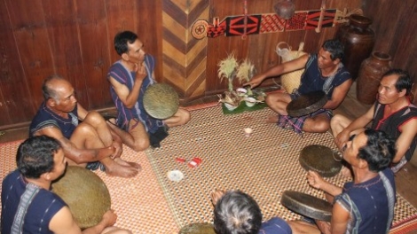 Sang bơhiàn ờ niam bau kòn