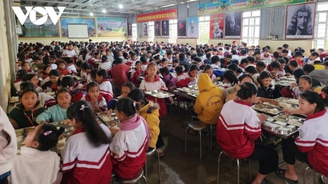 PAO SLÂƯ ĐÂY MỪA CÚA KIN CHANG TÓN NGÀI CÚA LỦC SLƯ DÚ BÚNG KHAU PÙ SLẢNH LAI CHÂU