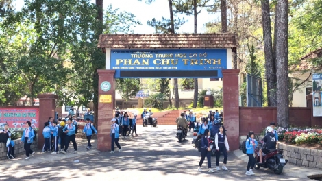 Lâm Đồng pêi pro tơdroăng rah xo hok tro lâm 10 mâu hngêi trung không chuyên tơnêi têa